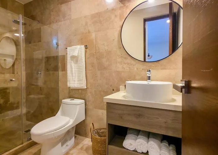 Cozy With King Bed, Rooftop Pool And Fast Wi-fi