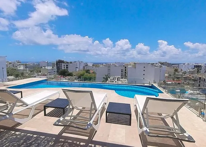 Cozy With King Bed, Rooftop Pool And Fast Wi-fi
